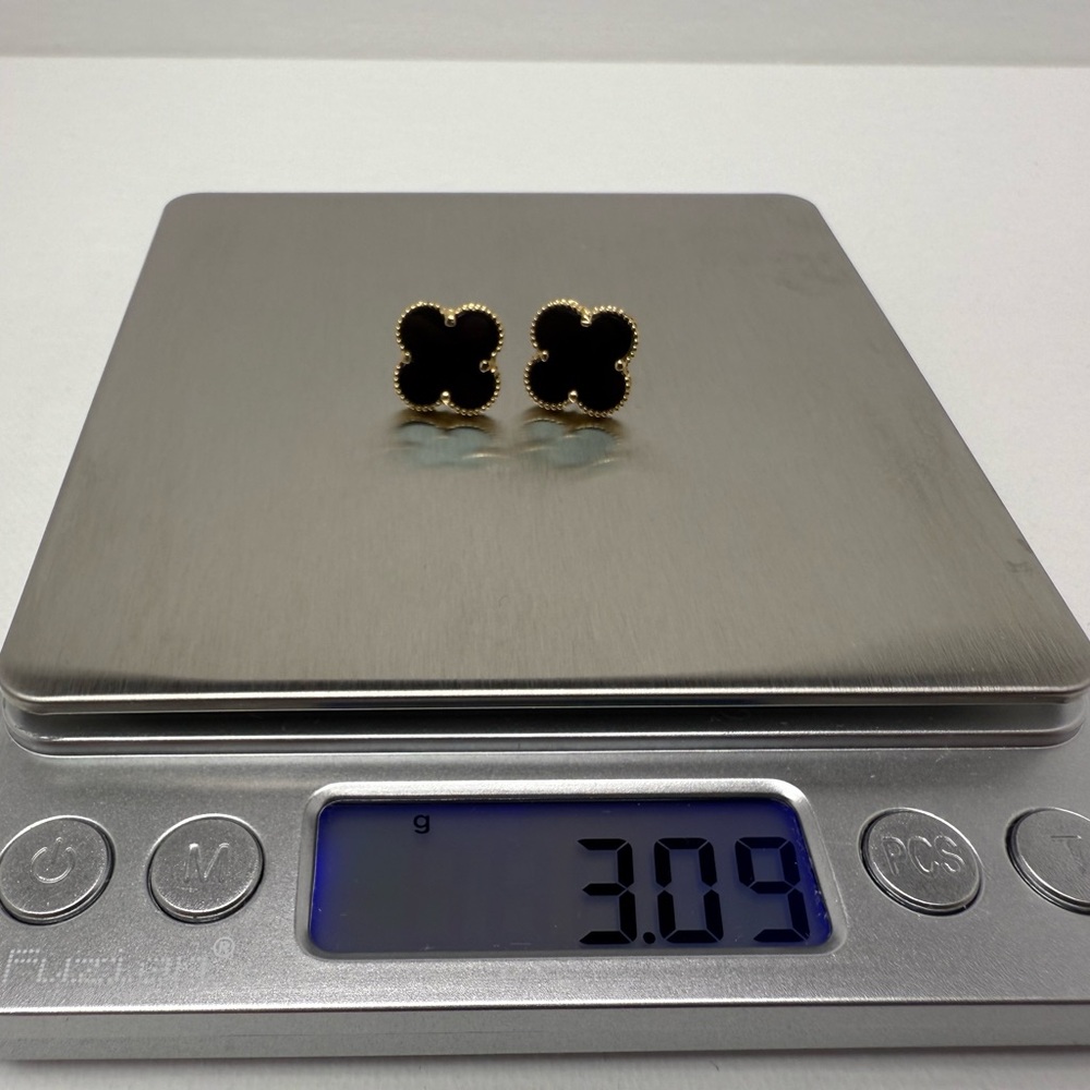 18K Yellow Gold Elegant Black and Gold Clover Stud Earrings - Picture 8 of 13